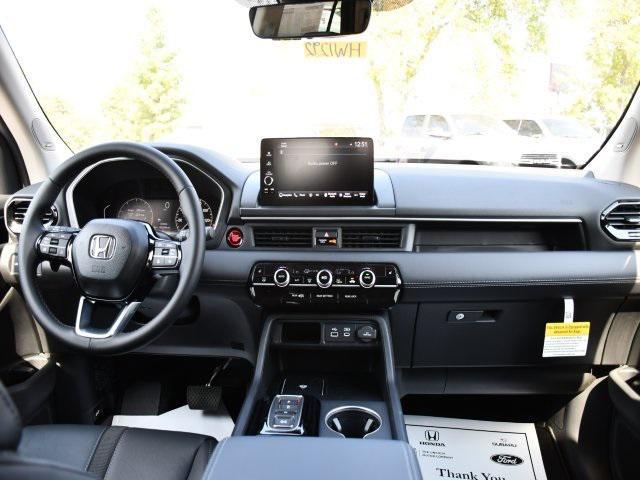 new 2025 Honda Pilot car, priced at $48,739
