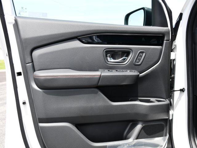 new 2025 Honda Pilot car, priced at $50,055