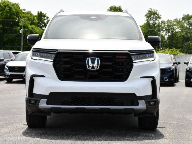 new 2025 Honda Pilot car, priced at $50,055