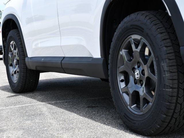 new 2025 Honda Pilot car, priced at $50,055