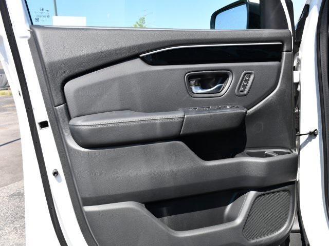 new 2025 Honda Pilot car, priced at $49,166