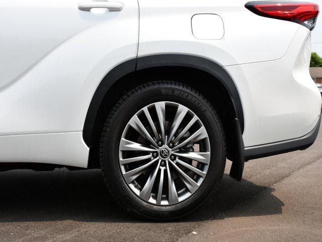 used 2021 Toyota Highlander Hybrid car, priced at $39,984