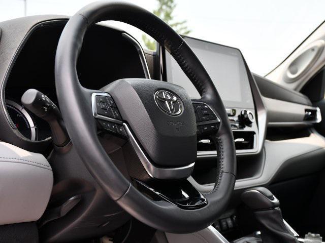 used 2021 Toyota Highlander Hybrid car, priced at $39,984