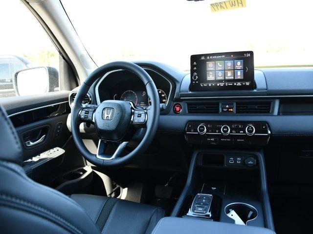 new 2025 Honda Pilot car, priced at $44,816