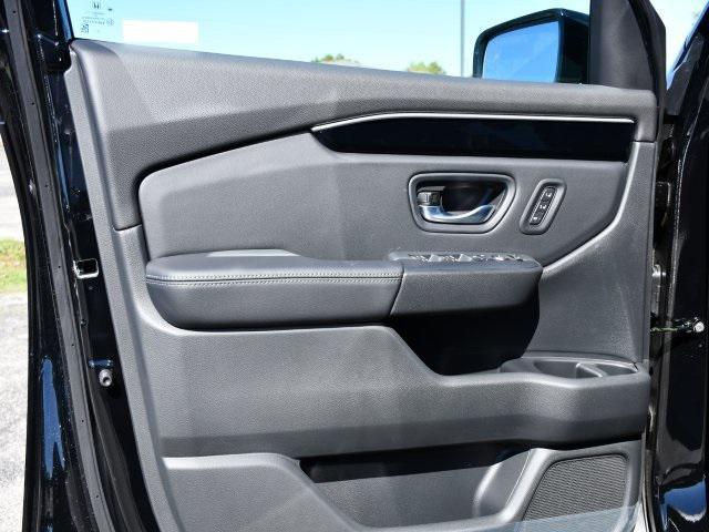 new 2025 Honda Pilot car, priced at $44,816