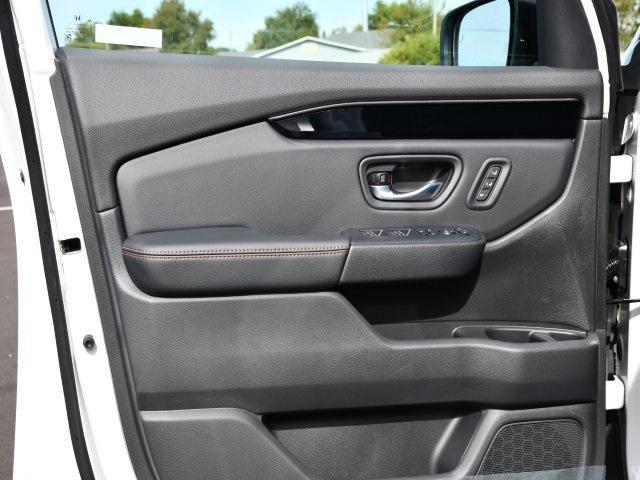 new 2025 Honda Pilot car, priced at $48,259