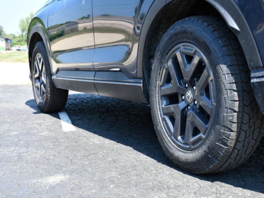 new 2026 Honda CR-V Hybrid car, priced at $38,233