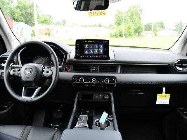 new 2025 Honda Pilot car, priced at $46,550