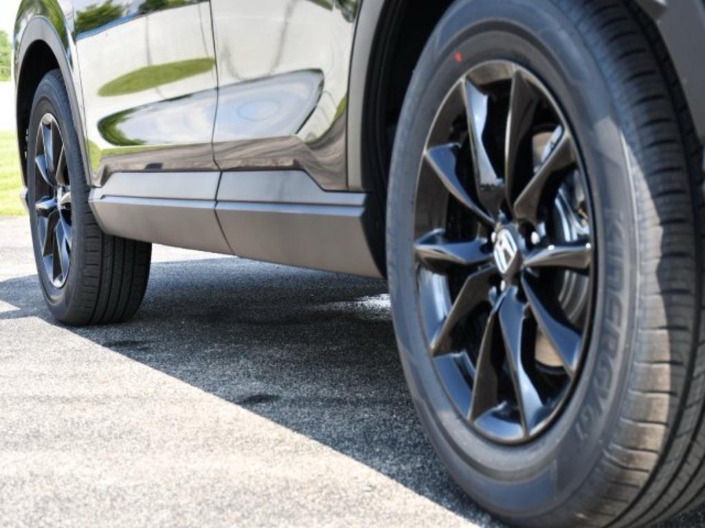 new 2026 Honda CR-V Hybrid car, priced at $39,584