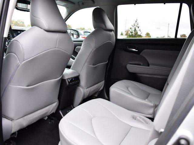 used 2021 Toyota Highlander car, priced at $31,371
