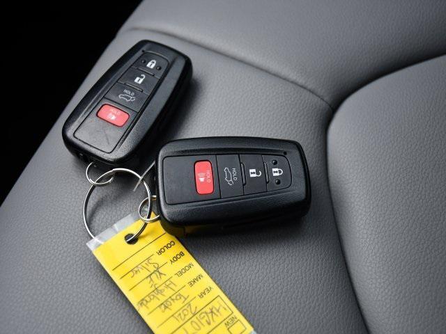 used 2021 Toyota Highlander car, priced at $31,371