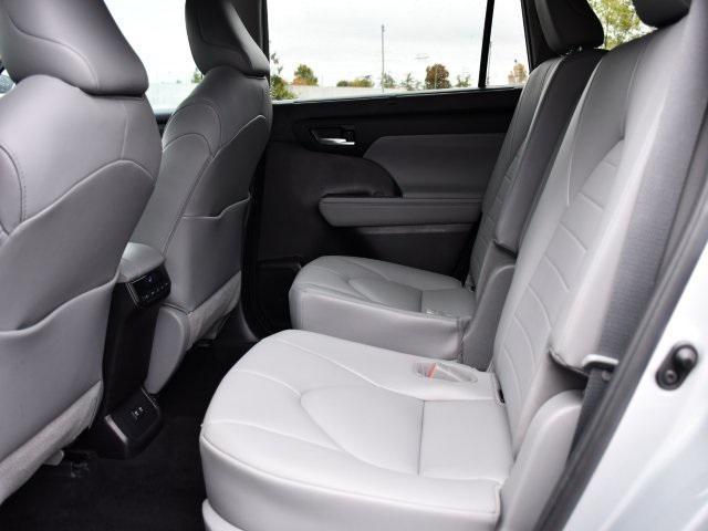 used 2021 Toyota Highlander car, priced at $31,371