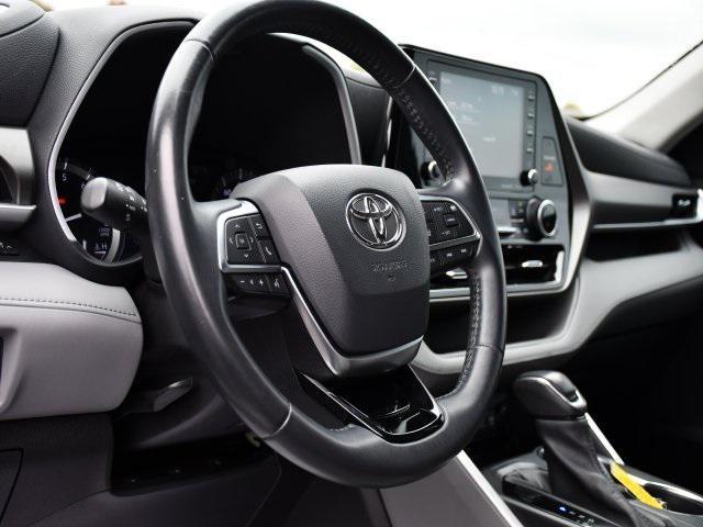 used 2021 Toyota Highlander car, priced at $31,371