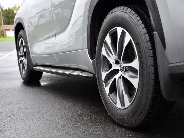 used 2021 Toyota Highlander car, priced at $31,371