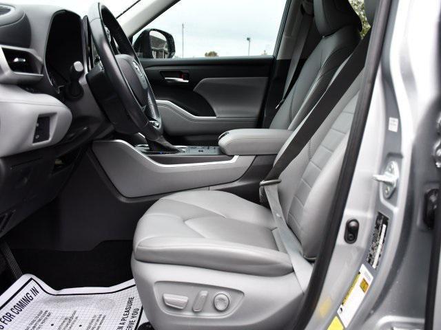 used 2021 Toyota Highlander car, priced at $31,371