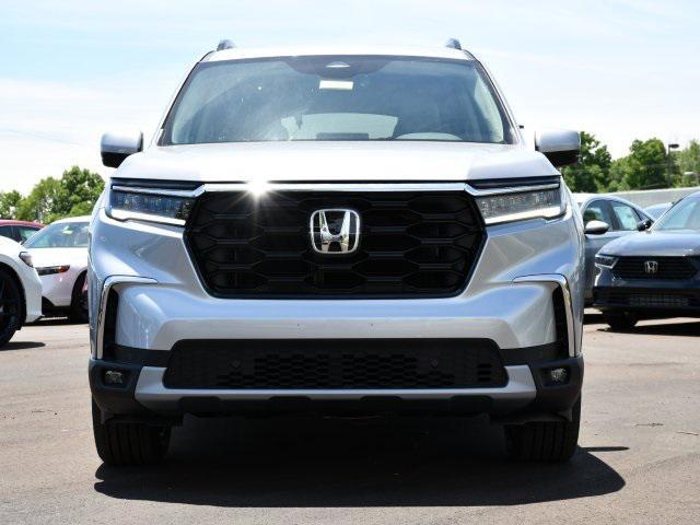 new 2025 Honda Pilot car, priced at $51,950
