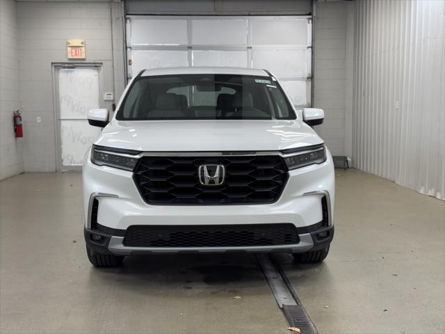 new 2025 Honda Pilot car, priced at $45,450