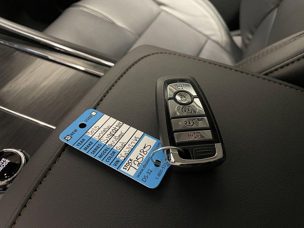 new 2025 Lincoln Aviator car, priced at $73,601