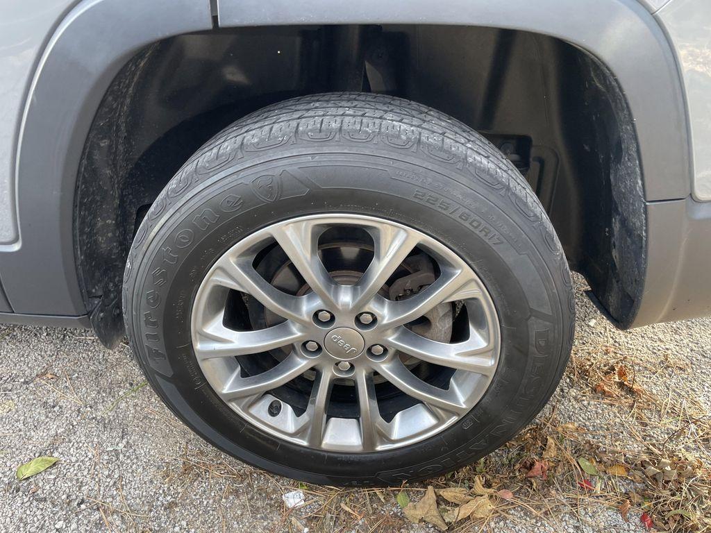 used 2020 Jeep Cherokee car, priced at $15,986