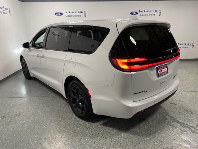 used 2023 Chrysler Pacifica Hybrid car, priced at $35,486