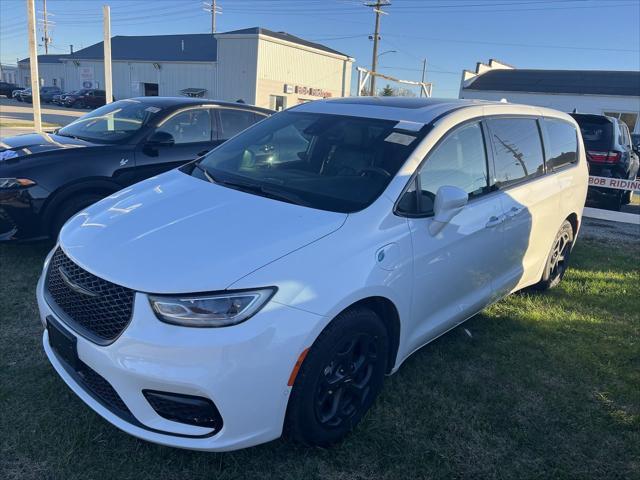 used 2023 Chrysler Pacifica Hybrid car, priced at $35,886