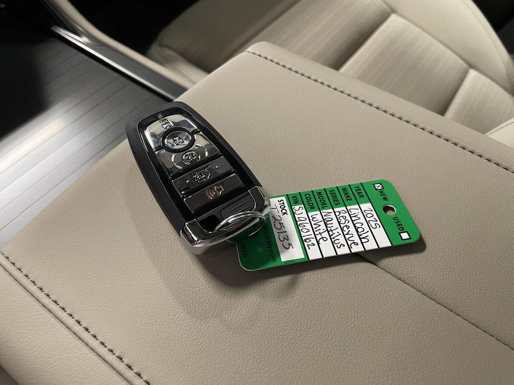 new 2025 Lincoln Nautilus car, priced at $65,025
