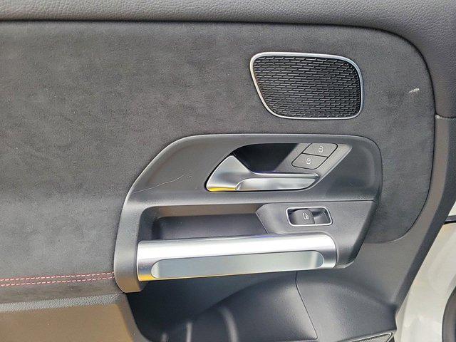 new 2025 Mercedes-Benz GLB 250 car