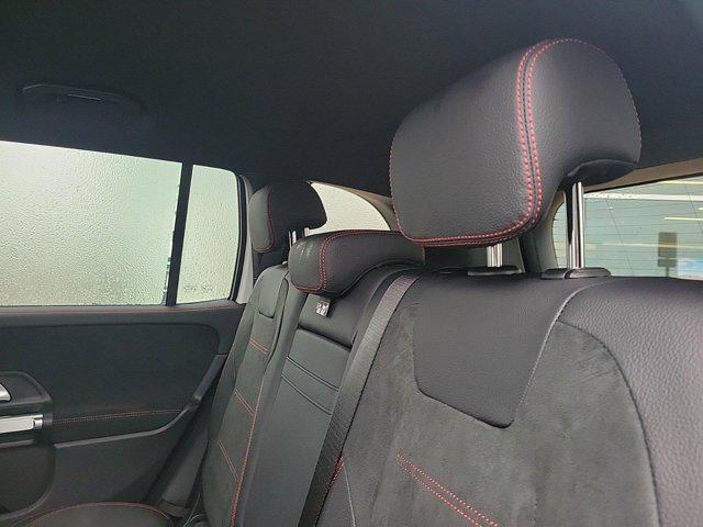 new 2025 Mercedes-Benz GLB 250 car