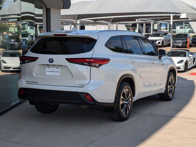 used 2020 Toyota Highlander Hybrid car, priced at $31,995