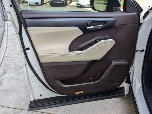 used 2020 Toyota Highlander Hybrid car, priced at $31,995