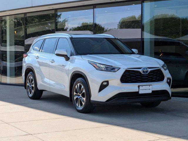 used 2020 Toyota Highlander Hybrid car, priced at $31,995