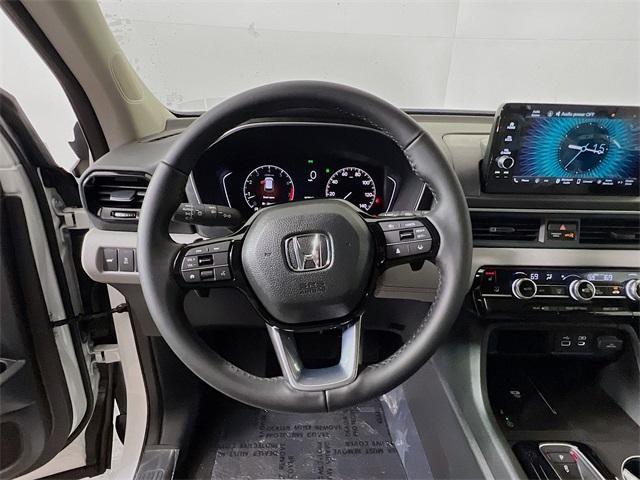 new 2025 Honda Pilot car, priced at $42,990