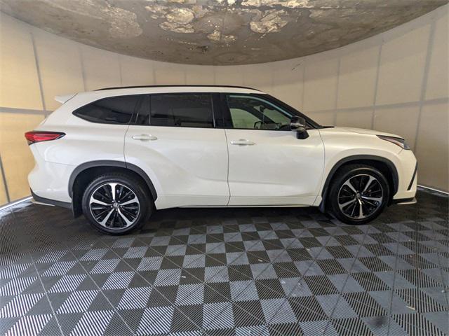 used 2021 Toyota Highlander car, priced at $33,381