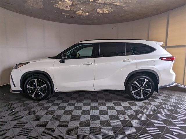 used 2021 Toyota Highlander car, priced at $33,381