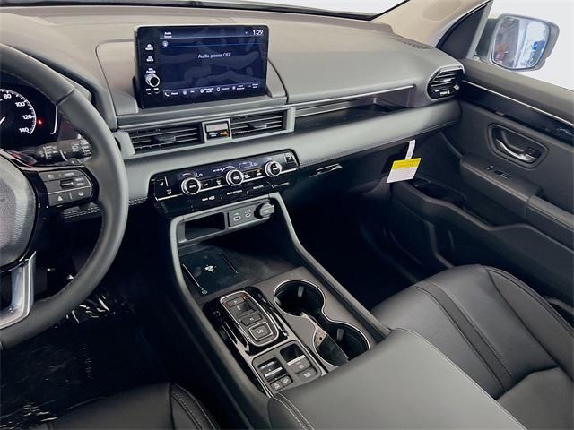 new 2025 Honda Pilot car, priced at $43,473