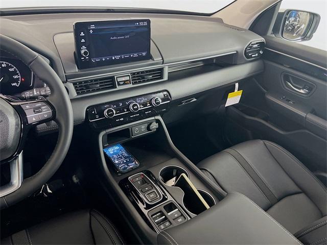 new 2025 Honda Pilot car, priced at $44,928