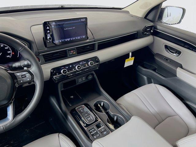 new 2025 Honda Pilot car, priced at $42,990