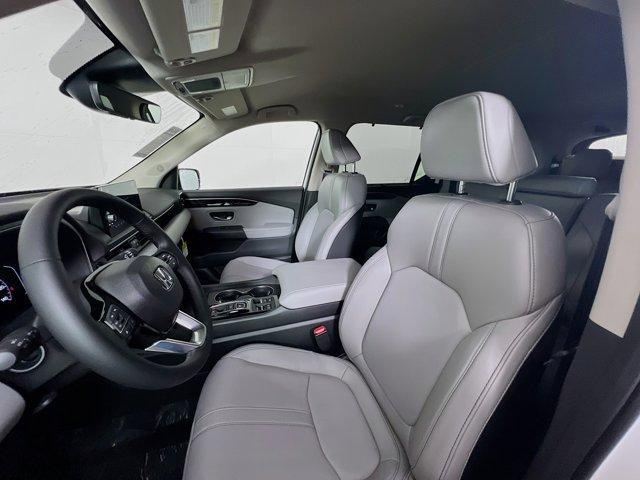 new 2025 Honda Pilot car, priced at $42,990
