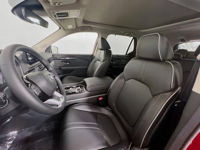 new 2025 Honda Pilot car, priced at $50,921