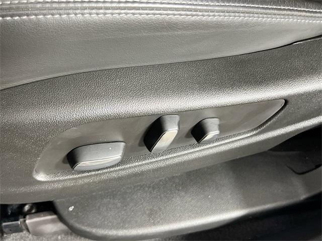 used 2024 Cadillac XT6 car, priced at $41,998