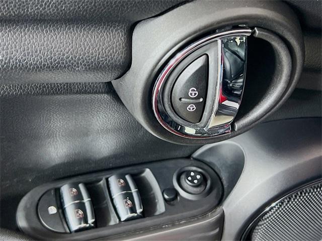 used 2022 MINI Hardtop car, priced at $21,986