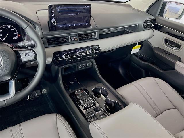 new 2025 Honda Pilot car, priced at $43,111