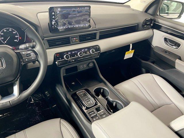 new 2025 Honda Pilot car, priced at $49,688