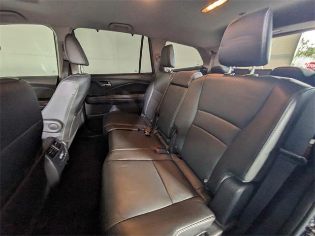 used 2022 Honda Pilot car, priced at $27,272