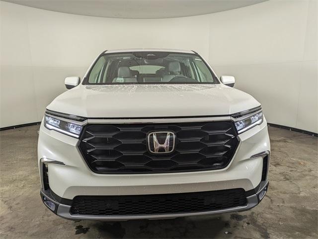 new 2025 Honda Pilot car, priced at $41,490