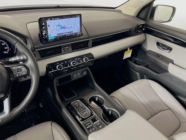 new 2025 Honda Pilot car, priced at $49,418