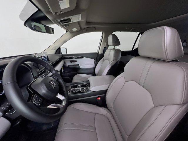 new 2025 Honda Pilot car, priced at $49,418