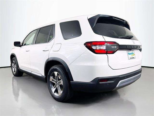 new 2025 Honda Pilot car, priced at $42,945
