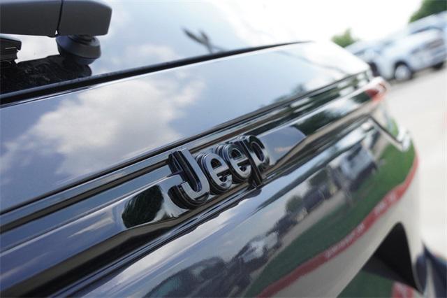 new 2025 Jeep Grand Cherokee car, priced at $35,780