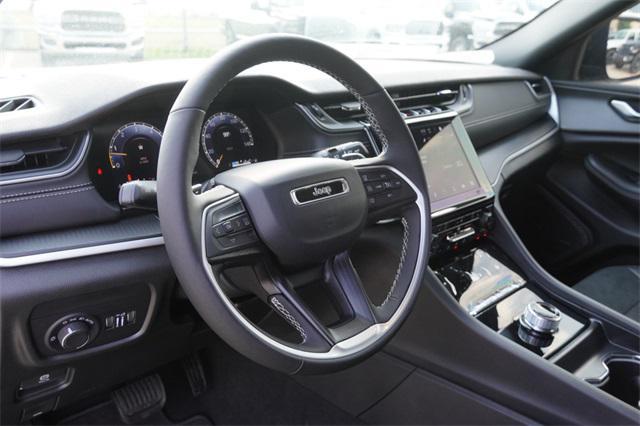 new 2025 Jeep Grand Cherokee car, priced at $35,780